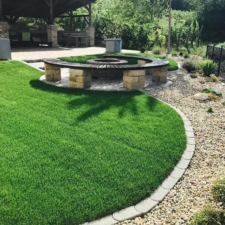 Vass-villa Vendeghaz 3* Szekszárd